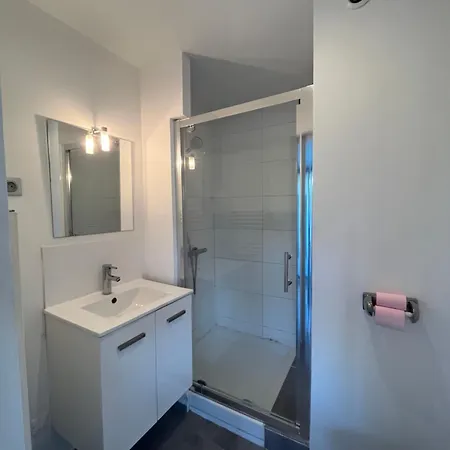 2 Personnes Climatise Mitoyen Apartment